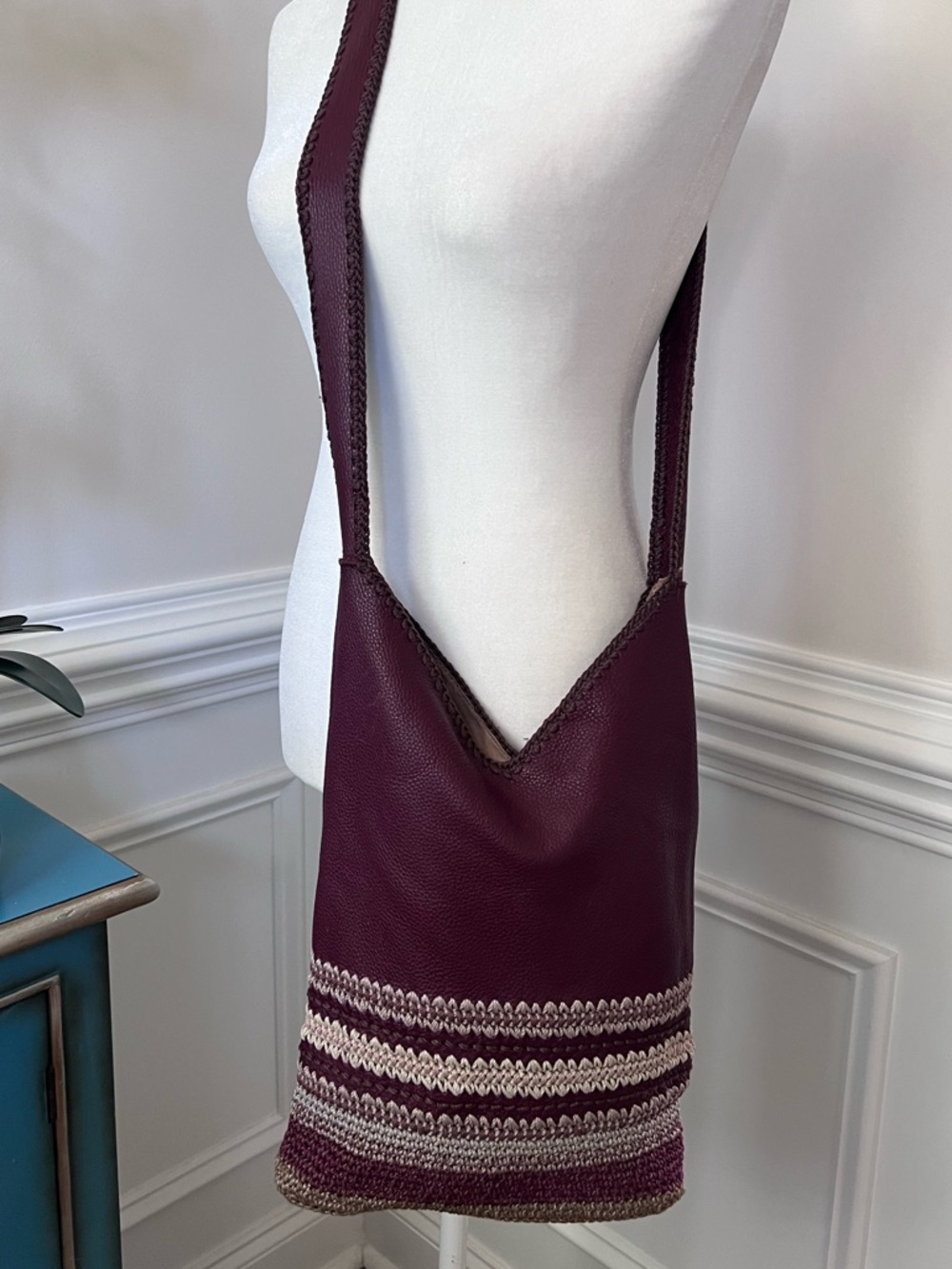 The Sak Burgundy and Beige Crochet-Trim Back to Bali Shoulder Bag - Picture 4 of 12